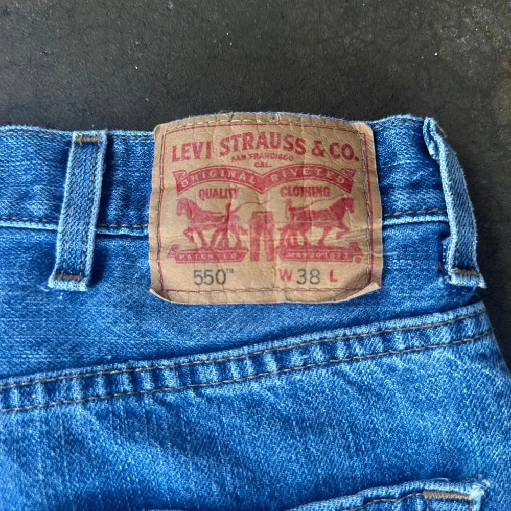 Levi's 550 Denim Shorts Mens 38 Blue Excellent Relaxed Fit Medium Wash